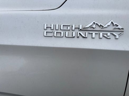 Used 2021 Chevrolet Suburban High Country w/ Premium Package AWD/4WD image 11