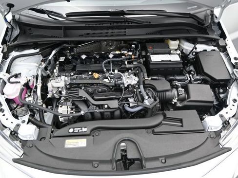 Used 2025 Toyota Corolla LE w/ Convenience Package image 16