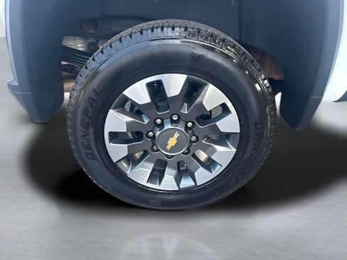Used 2021 Chevrolet Silverado 2500 Custom w/ Custom Value Package AWD/4WD image 32