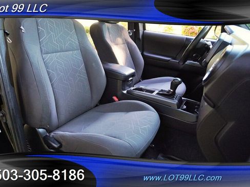 Used 2017 Toyota Tacoma TRD Off-Road w/ Premium & Technology Package AWD/4WD image 17
