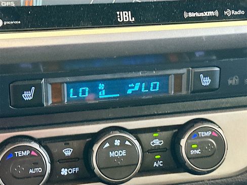 Used 2020 Toyota Tacoma Limited image 21