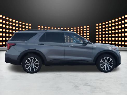Used 2025 Ford Explorer ST-Line AWD/4WD image 9