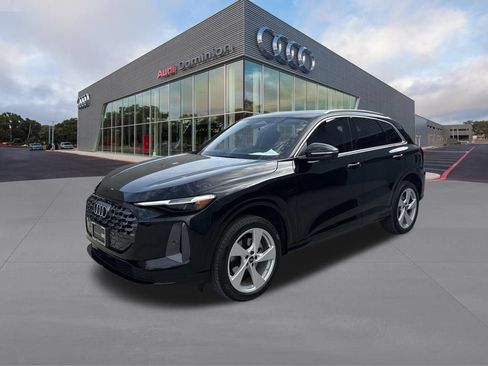 Certified 2025 Audi Q5 Premium Plus w/ Premium Plus AWD/4WD image 1