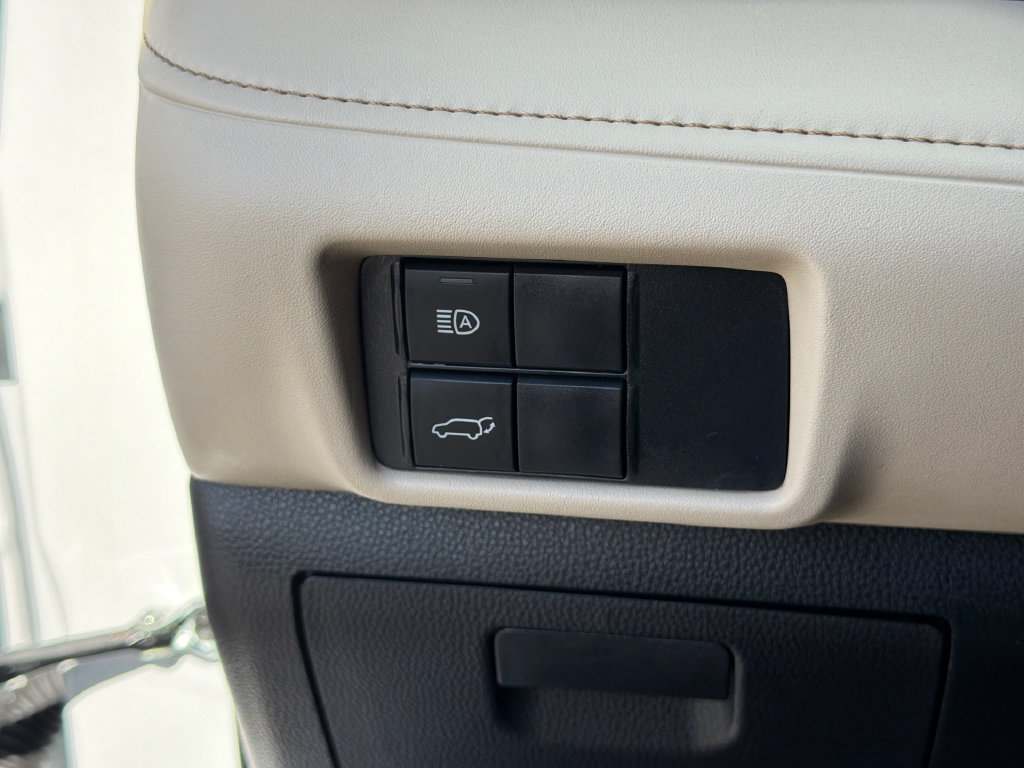 Used 2025 Toyota Highlander XLE AWD/4WD image 23