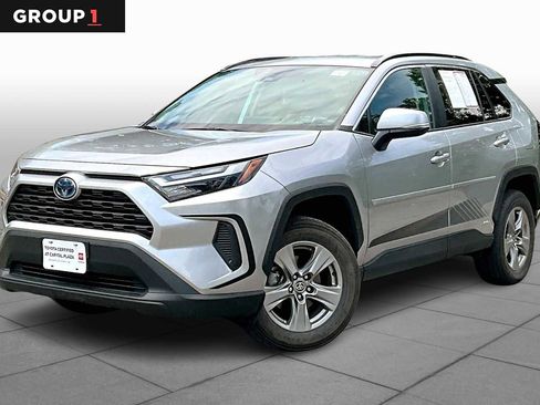 Used 2022 Toyota RAV4 XLE AWD/4WD image 1