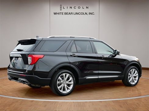Used 2023 Ford Explorer Platinum w/ Technology Package image 5