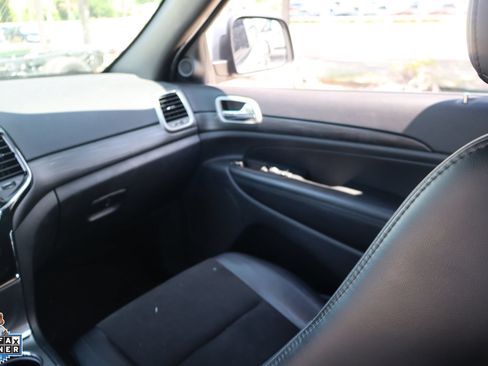 Used 2020 Jeep Grand Cherokee Altitude RWD image 23