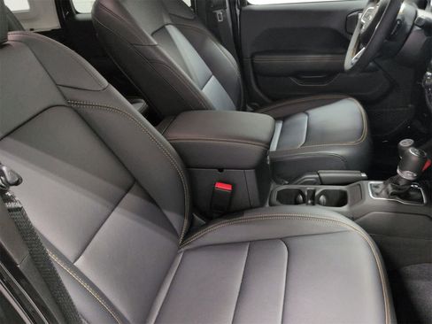 Used 2025 Jeep Wrangler Sahara w/ Safety Group image 22