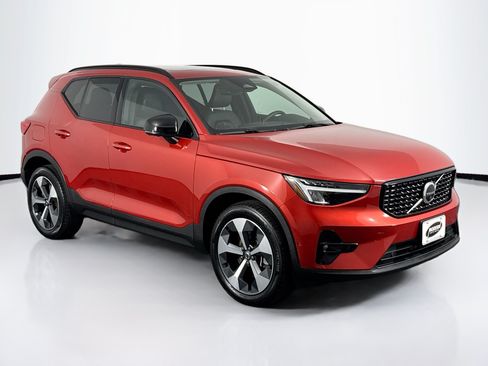 Used 2023 Volvo XC40 B5 Ultimate AWD/4WD image 2