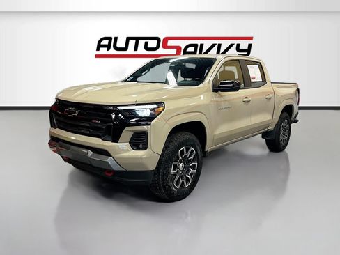 Used 2024 Chevrolet Colorado Z71 w/ Advanced Trailering Package AWD/4WD image 3