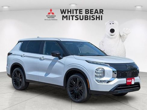New 2026 Mitsubishi Outlander LE AWD/4WD image 1