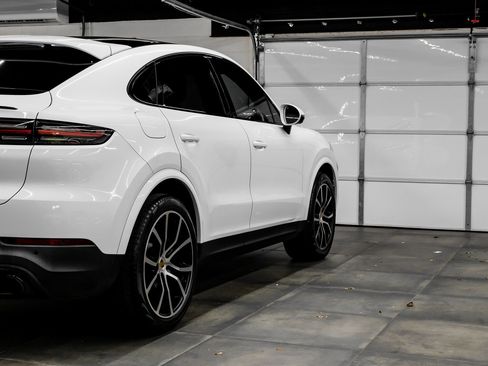 Used 2023 Porsche Cayenne Base image 16