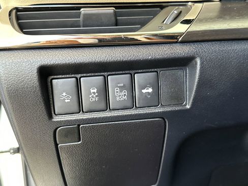 Used 2018 Toyota Avalon XLE Premium image 18