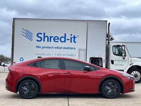 New 2026 Toyota Prius Plug-In Hybrid image 3