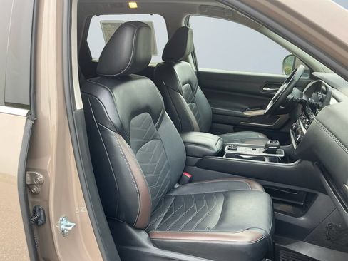 Used 2023 Nissan Pathfinder Platinum AWD/4WD image 16