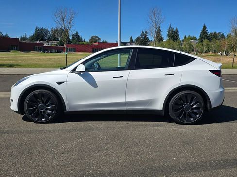 Used 2021 Tesla Model Y Long Range AWD/4WD image 2