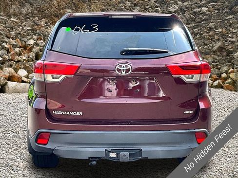 Used 2019 Toyota Highlander LE AWD/4WD image 3