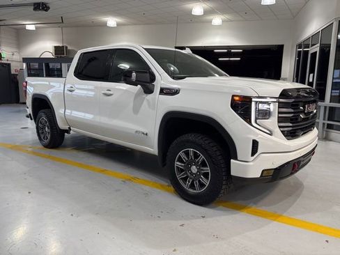 Used 2025 GMC Sierra 1500 AT4 image 9