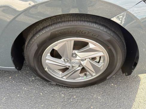 Used 2024 Hyundai Elantra SE FWD image 16