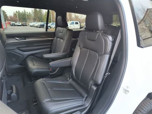 New 2025 Jeep Grand Cherokee L Limited w/ Trailer Tow Package image 23