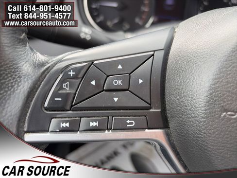 Used 2019 Nissan Rogue SV image 14