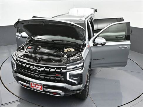 Used 2025 Chevrolet Suburban Z71 w/ Z71 Off-Road Package AWD/4WD image 49