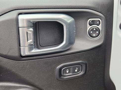 Used 2024 Jeep Wrangler Unlimited Rubicon AWD/4WD image 18