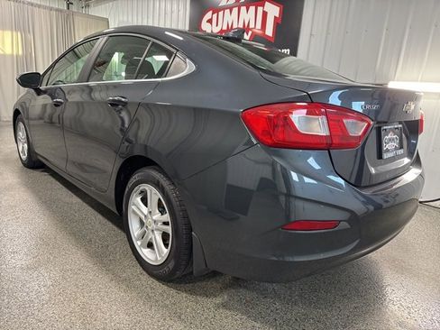 Used 2017 Chevrolet Cruze LT image 6