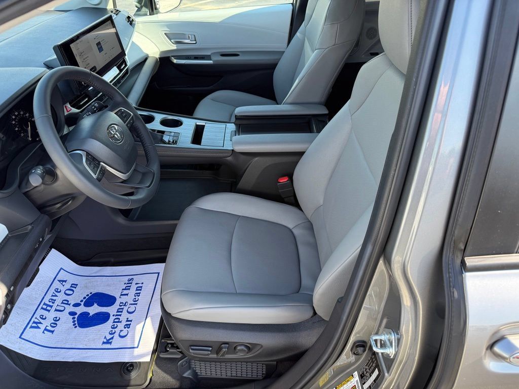 Certified 2026 Toyota Sienna XLE AWD/4WD image 13