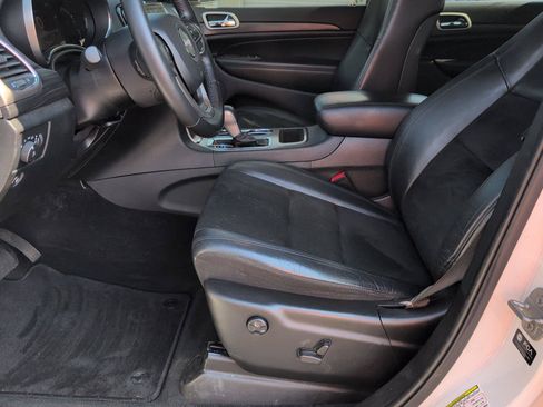 Used 2022 Jeep Grand Cherokee Laredo X RWD image 13