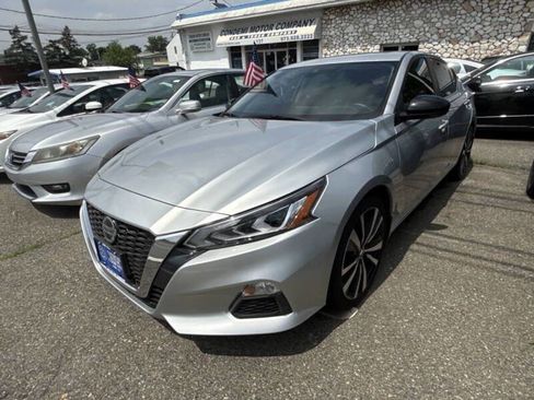 Used 2021 Nissan Altima 2.5 SR w/ SR Premium Package image 4