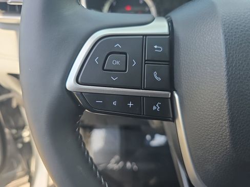 Used 2025 Toyota Highlander XLE AWD/4WD image 19