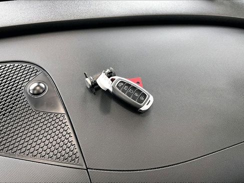 Used 2023 Hyundai Elantra Limited image 12