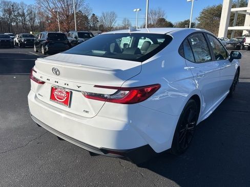 Used 2025 Toyota Camry SE image 5