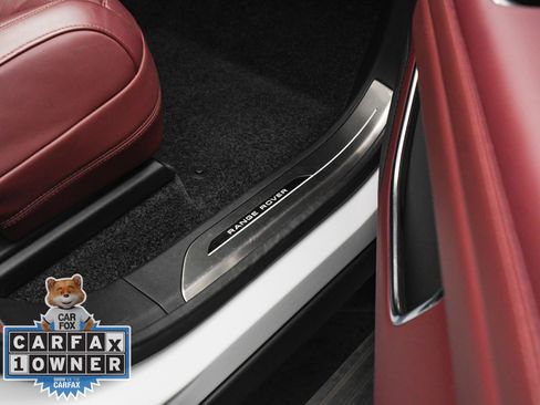 Used 2025 Land Rover Range Rover SE image 47