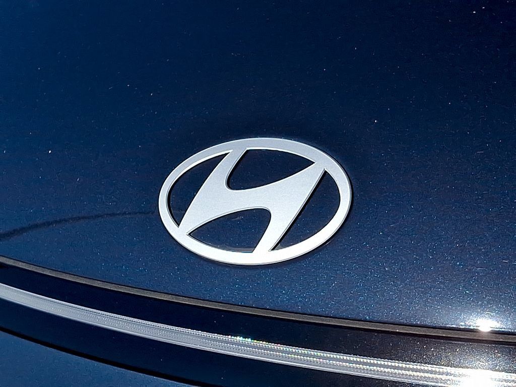 New 2027 Hyundai Kona Limited FWD image 19