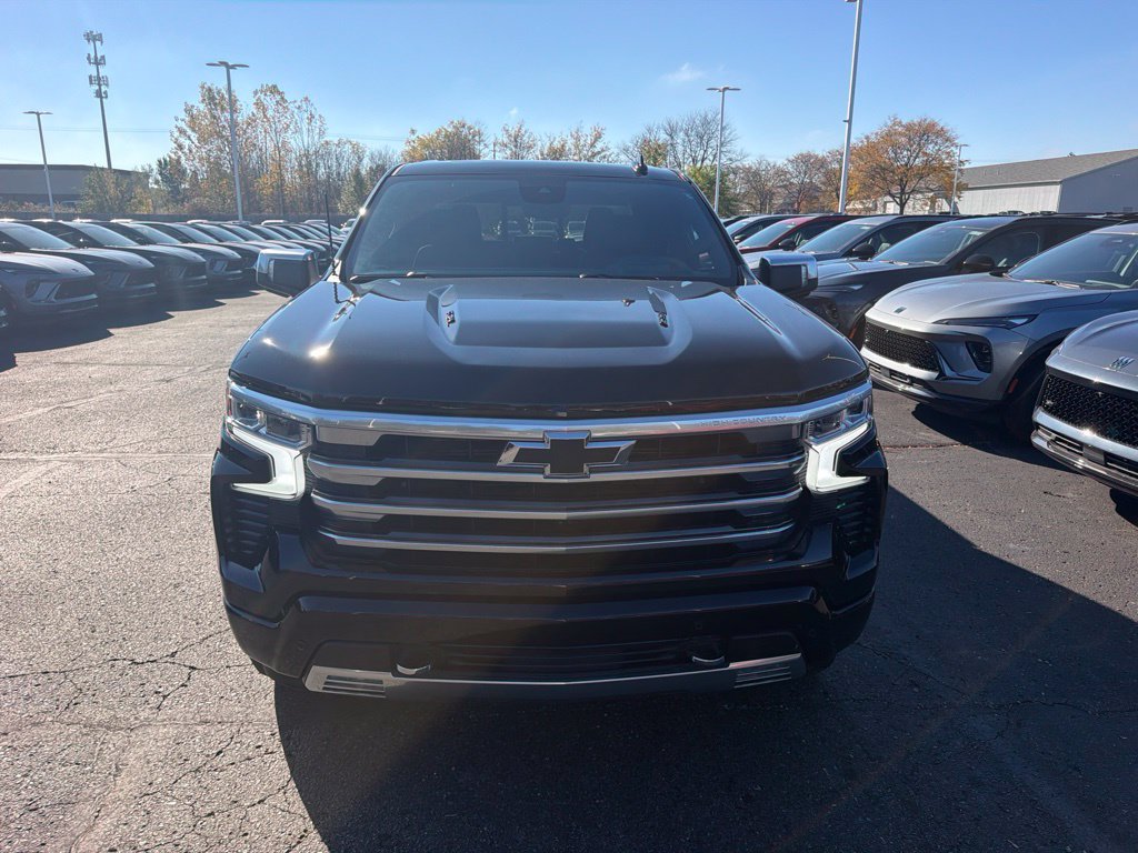 Used 2024 Chevrolet Silverado 1500 High Country AWD/4WD image 3