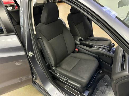 Used 2017 Honda HR-V EX image 10