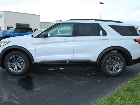 New 2026 Ford Explorer Active w/ Active Comfort Package AWD/4WD image 4