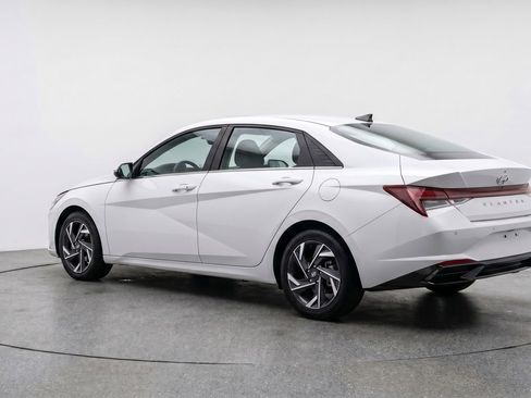 Used 2025 Hyundai Elantra SEL FWD image 6