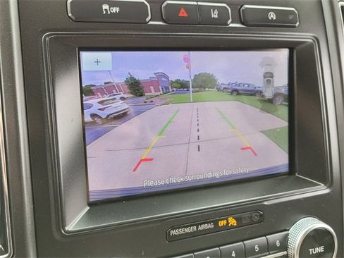 Used 2020 Ford Expedition Limited image 24