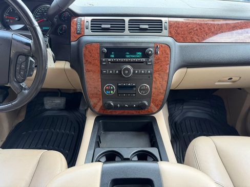 Used 2008 Chevrolet Suburban LT w/ LT Preferred Equipment Group RWD image 21