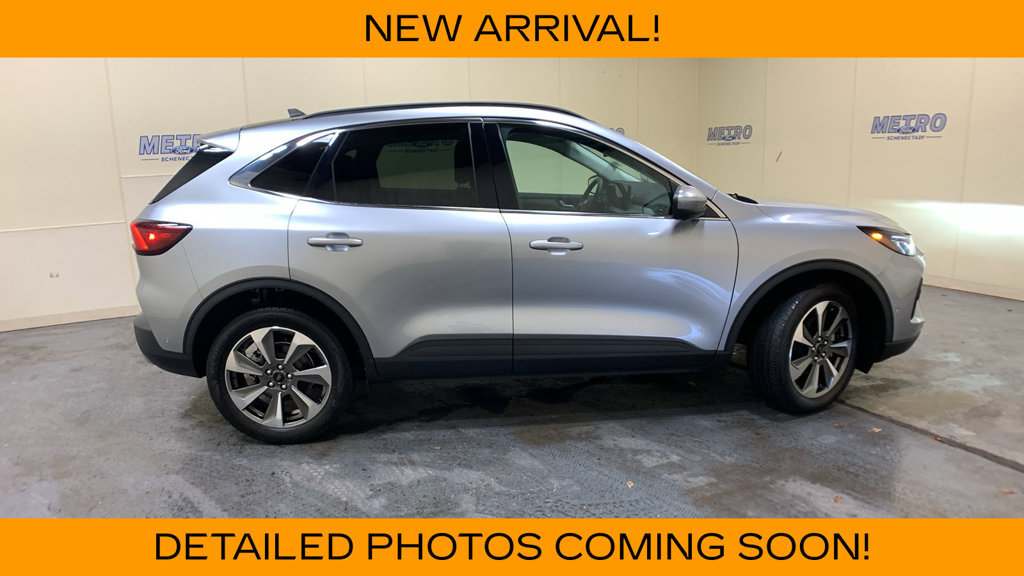 Certified 2023 Ford Escape Platinum w/ Premium Technology Package AWD/4WD image 2