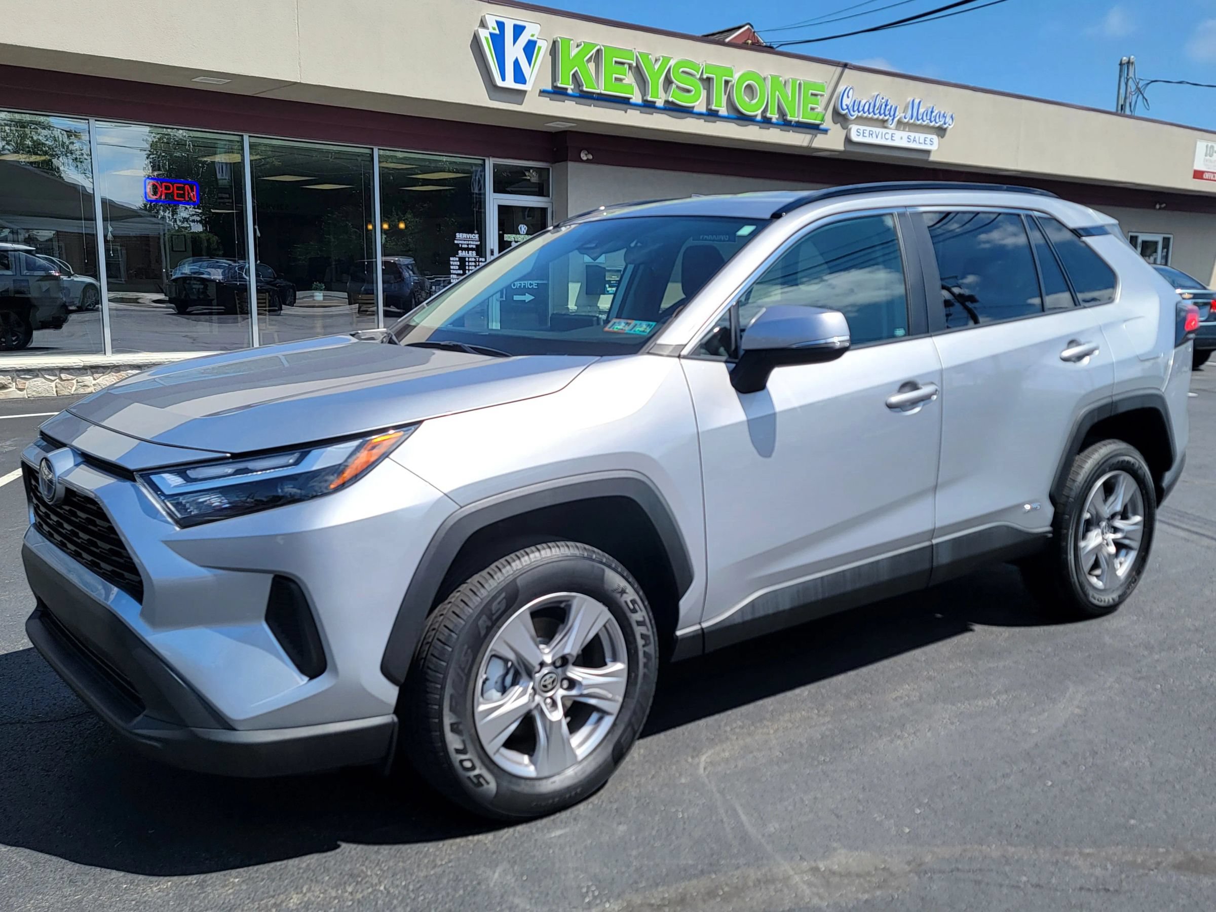 Used 2023 Toyota RAV4 LE AWD/4WD image 1