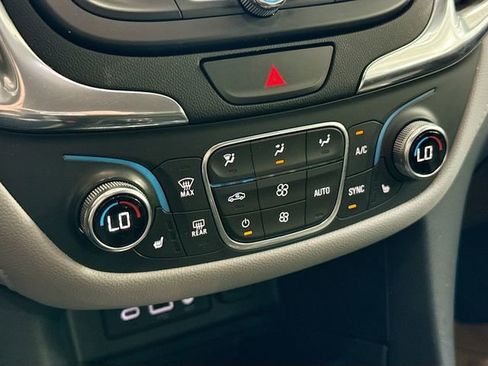Used 2019 Chevrolet Equinox Premier FWD image 16