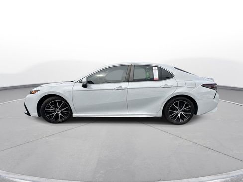 Used 2022 Toyota Camry SE w/ Convenience Package FWD image 9