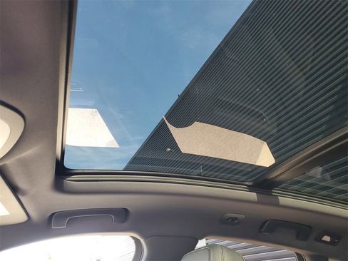 Used 2025 Porsche Macan image 38