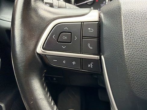 Used 2022 Toyota Highlander XLE AWD/4WD image 37