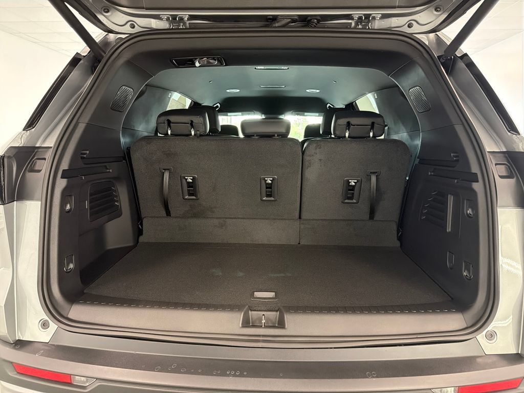New 2027 Chevrolet Traverse LT FWD image 8