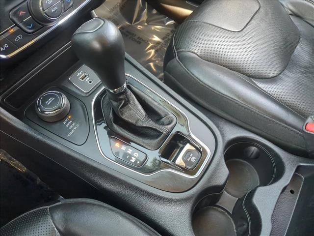 Used 2019 Jeep Cherokee Limited AWD/4WD image 11